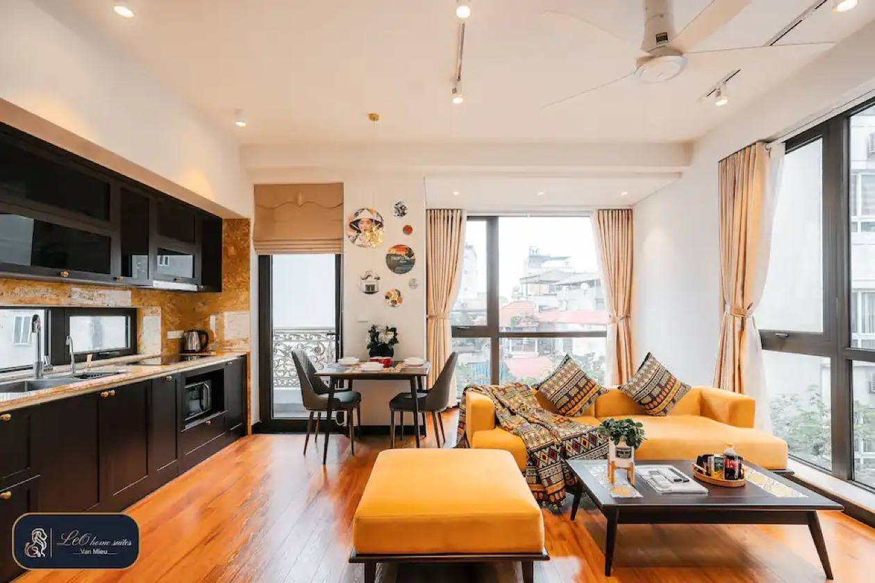 Leo Home Suites