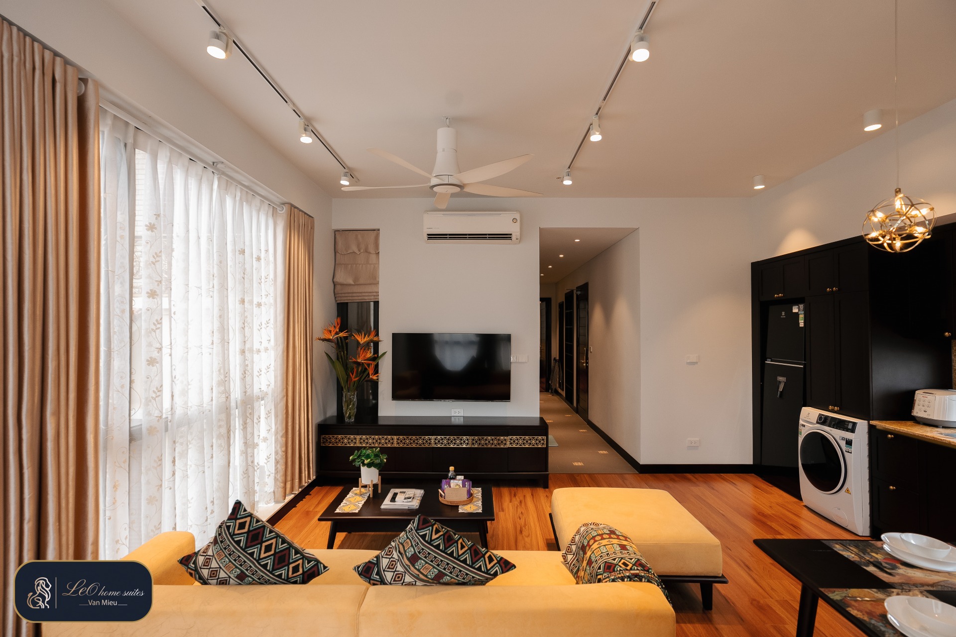 Leo Home Suites