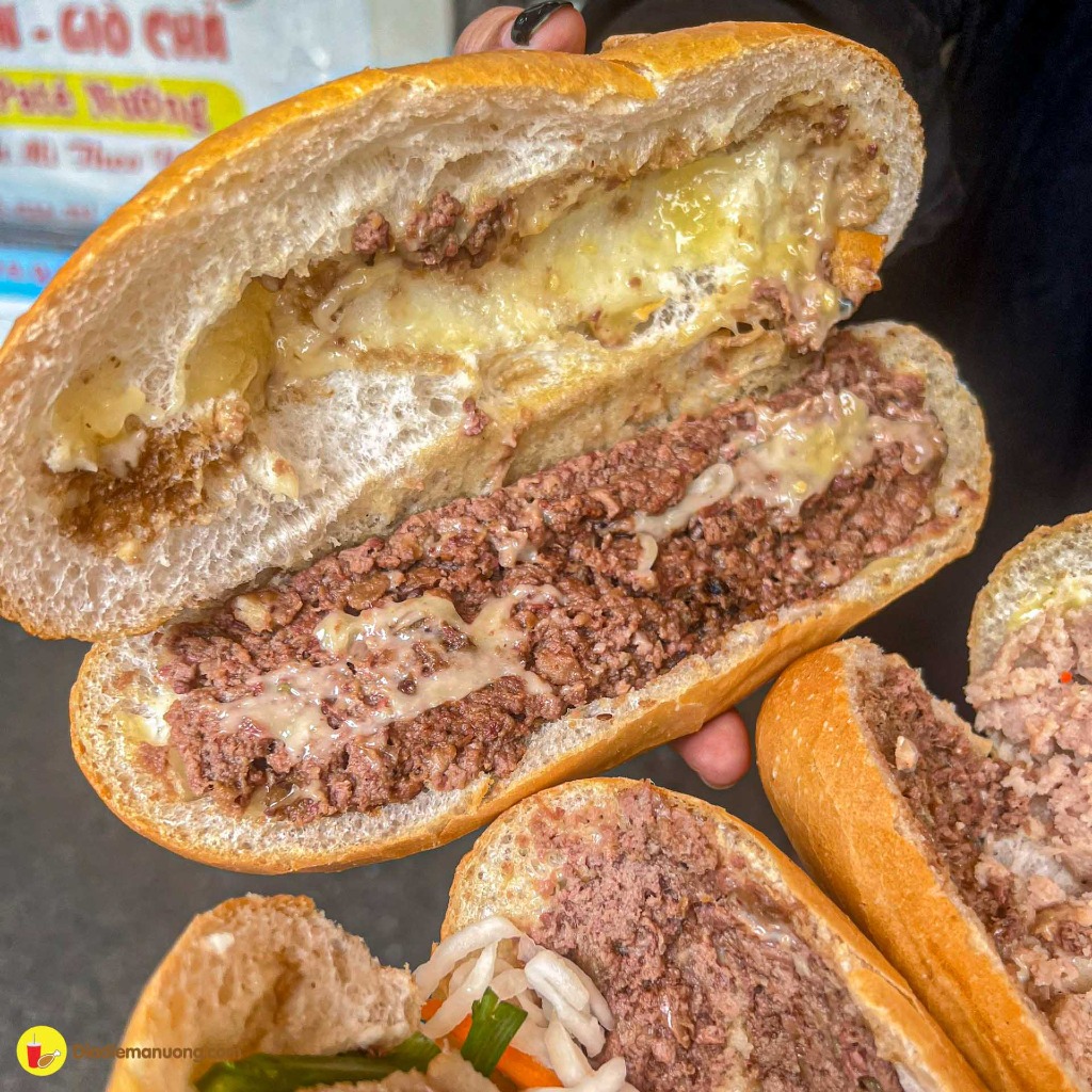 Bánh Mì Pate - Review 5 Món Ăn Khuya Sài Gòn Cho Những "Cú Đêm" Đích Thực Bánh Mì Pate - Review 5 Món Ăn Khuya Sài Gòn Cho Những "Cú Đêm" Đích Thực