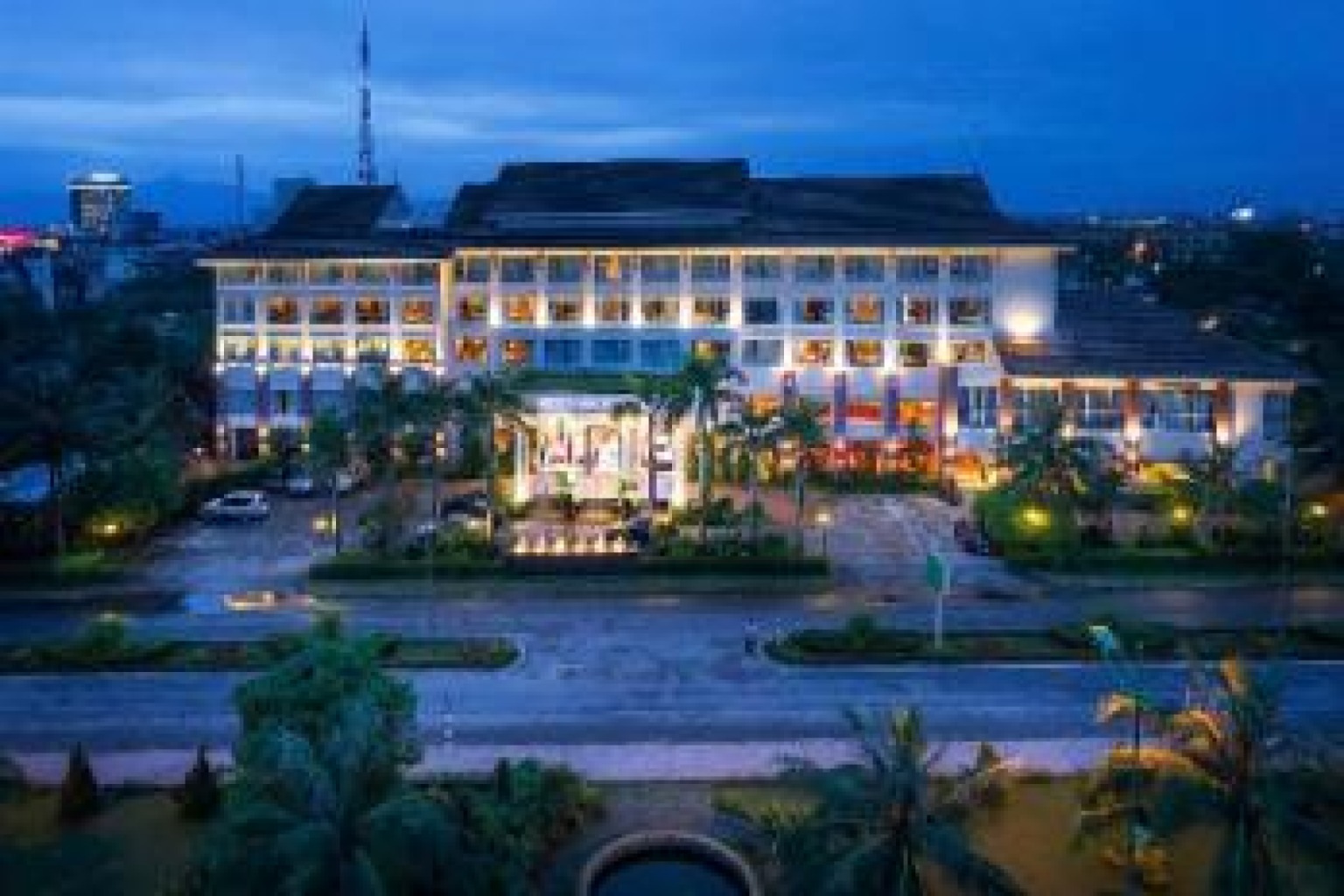 Kinh Nghiệm Đặt Ph&ograve;ng Kh&aacute;ch Sạn & Homestay Tại Quận 1: B&iacute; K&iacute;p Chọn Chỗ Ở "Đẹp - Sạch - Gần Trung T&acirc;m"