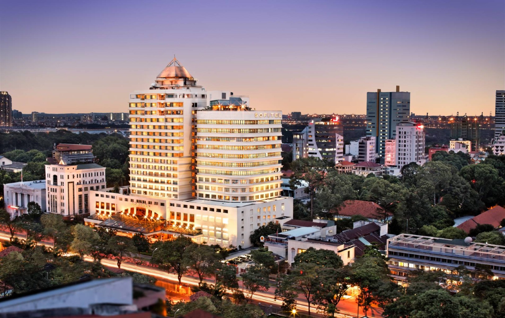 Kinh Nghiệm Đặt Ph&ograve;ng Kh&aacute;ch Sạn & Homestay Tại Quận 1: B&iacute; K&iacute;p Chọn Chỗ Ở "Đẹp - Sạch - Gần Trung T&acirc;m"