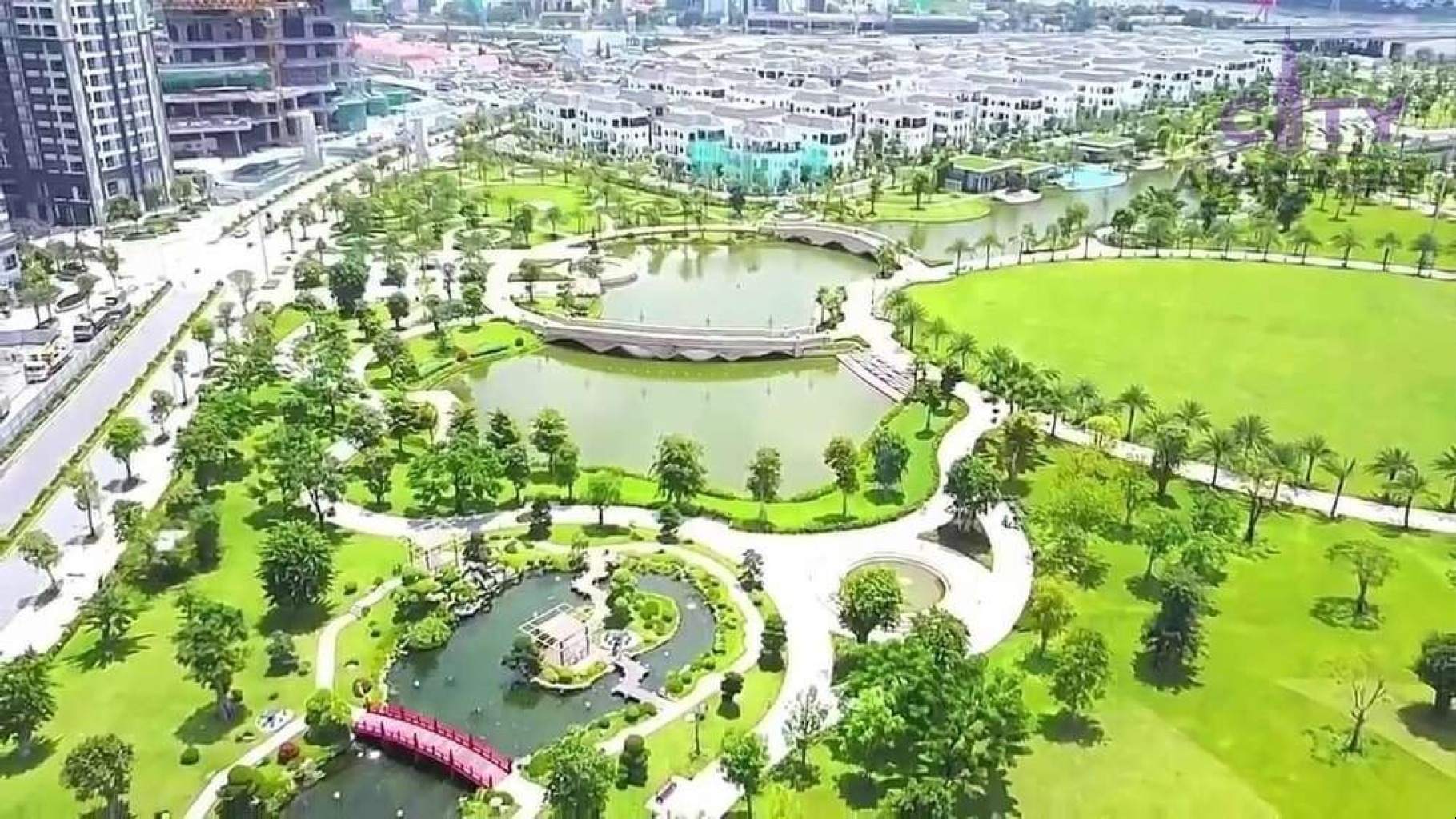 C&ocirc;ng vi&ecirc;n Vinhomes Central Park - Top 7 Địa Điểm Chụp Ảnh "Sống Ảo" Đẹp Nhất S&agrave;i G&ograve;n Kh&ocirc;ng Thể Bỏ Lỡ