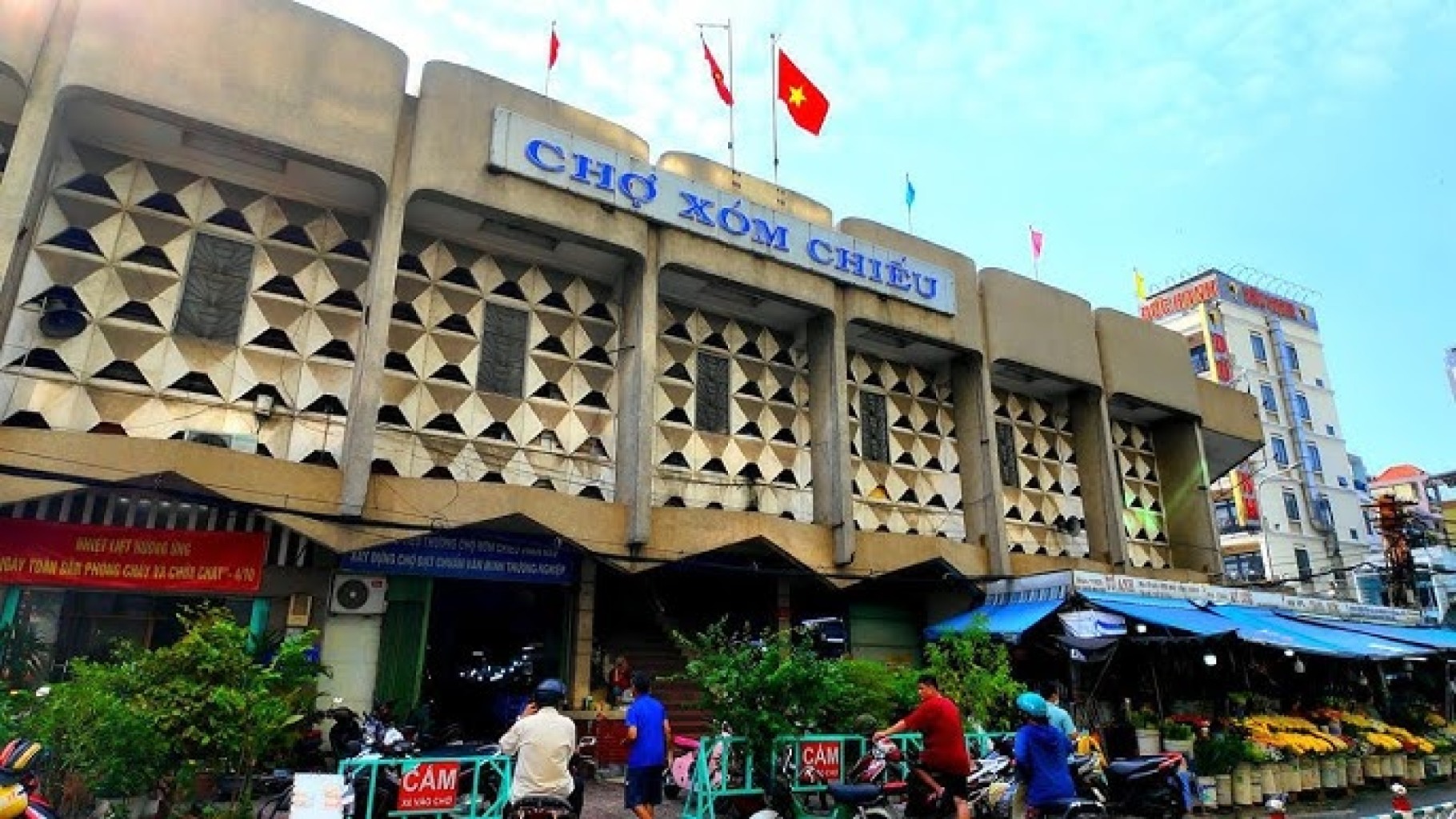Chợ X&oacute;m Chiếu (Quận 4) &ndash; "Th&aacute;nh địa" của d&acirc;n ăn khuya