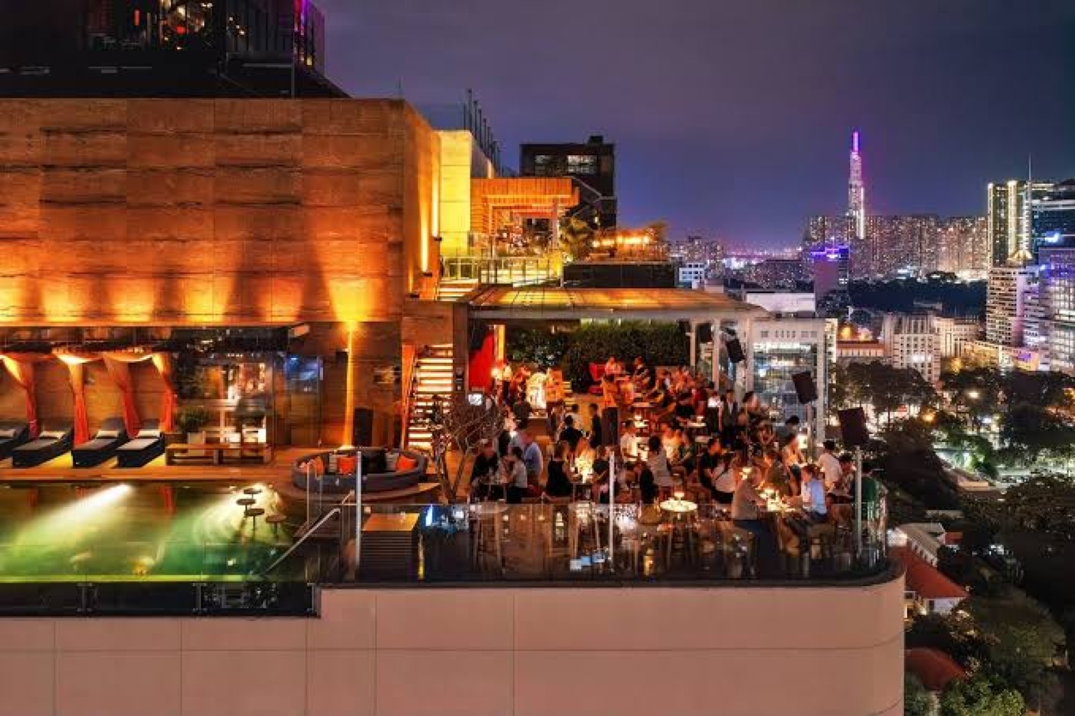 L&ecirc;n Đỉnh S&agrave;i G&ograve;n: Top Những Rooftop Bar View Đẹp Nhất Để Thưởng Trọn V&agrave;nh Đ&ecirc;m