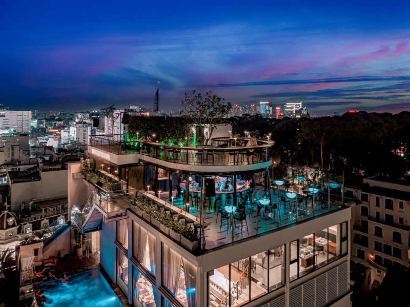 Saigon Saigon Rooftop Bar (Caravelle Saigon) &ndash; Chứng nh&acirc;n lịch sử