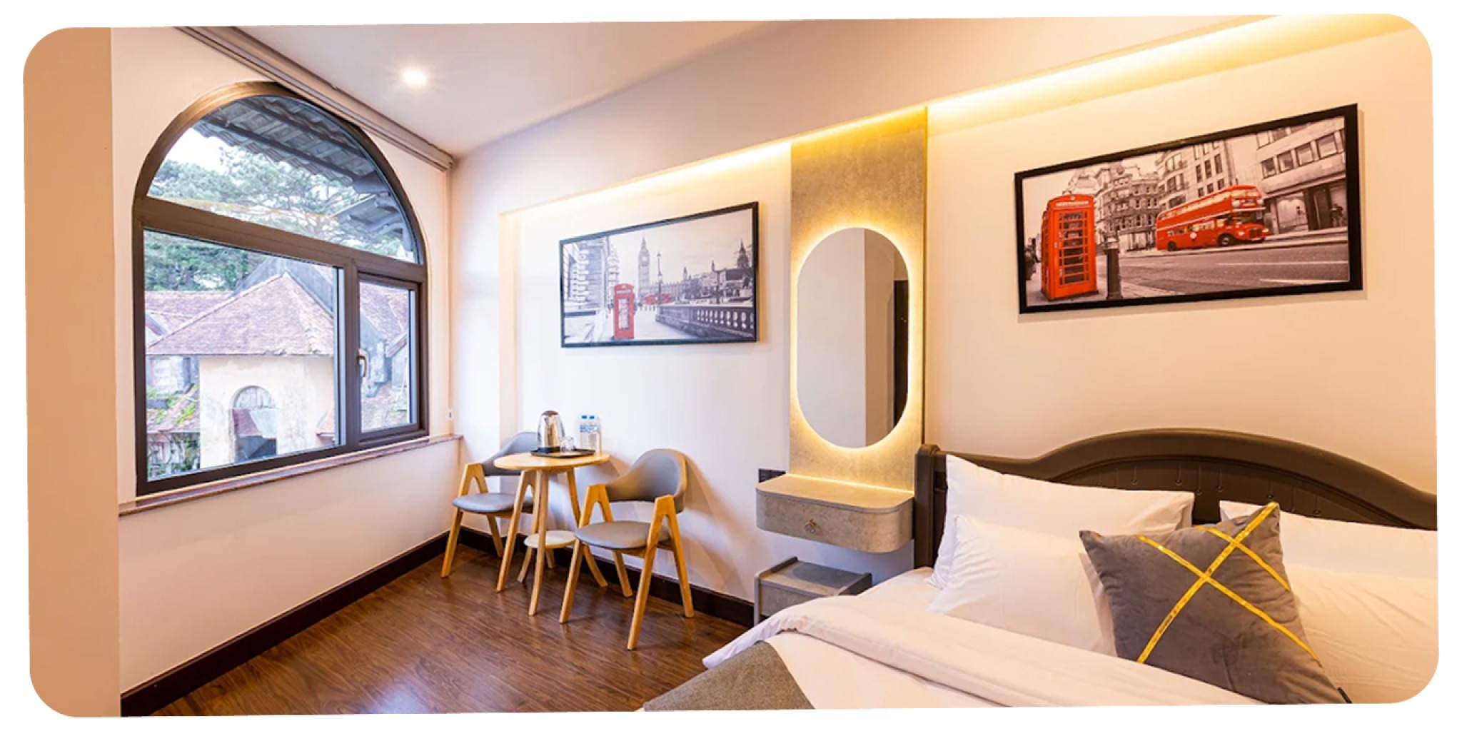 HT House Đ&agrave; Lạt &ndash; boutique hotel hiện đại với thiết kế open concept, view đồi n&uacute;i đặc trưng v&agrave; kh&ocirc;ng gian nghỉ dưỡng trẻ trung giữa l&ograve;ng th&agrave;nh phố sương m&ugrave;.