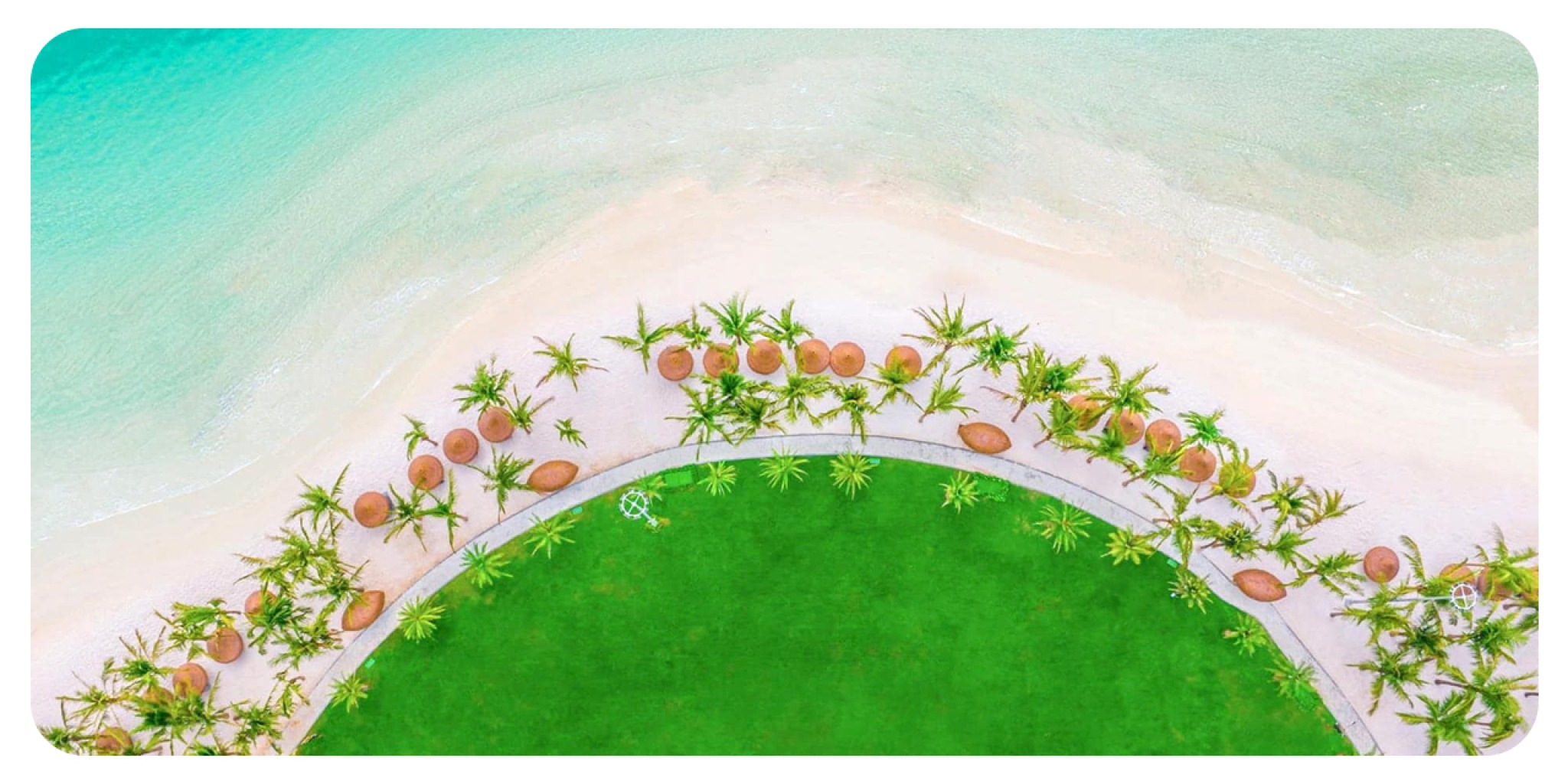 B&atilde;i biển nh&acirc;n tạo rộng lớn với c&aacute;t trắng, c&acirc;y dừa tại Vinhomes Ocean Park &ndash; điểm thư gi&atilde;n l&yacute; tưởng gần It Dust