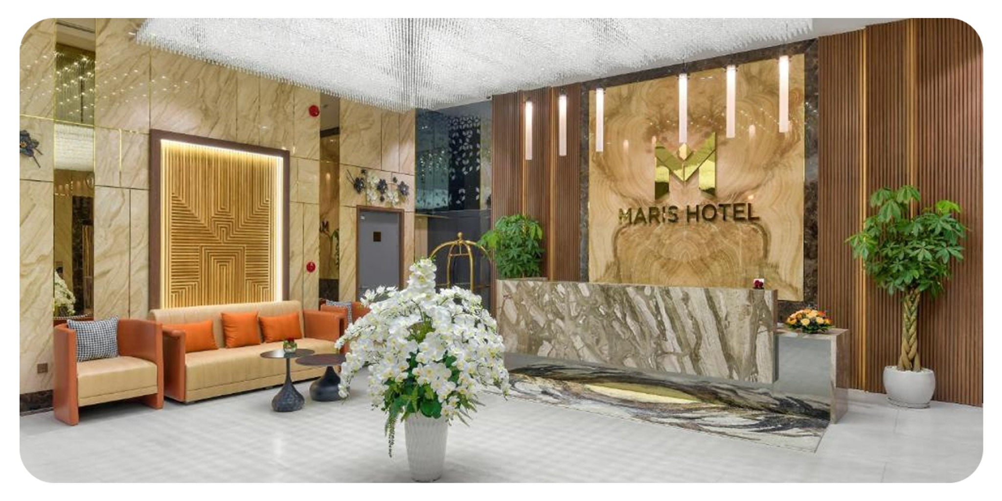 Sảnh Maris Hotel Nha Trang nổi bật với chất liệu đ&aacute; Marble, &aacute;nh s&aacute;ng tinh tế v&agrave; kh&ocirc;ng gian tiếp đ&oacute;n sang trọng