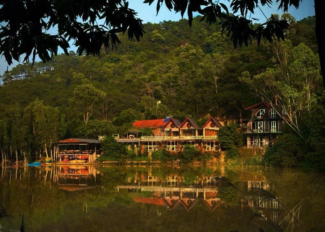 Nhà Ven Hồ: Homestay & Camping View Hồ Đồng Đò